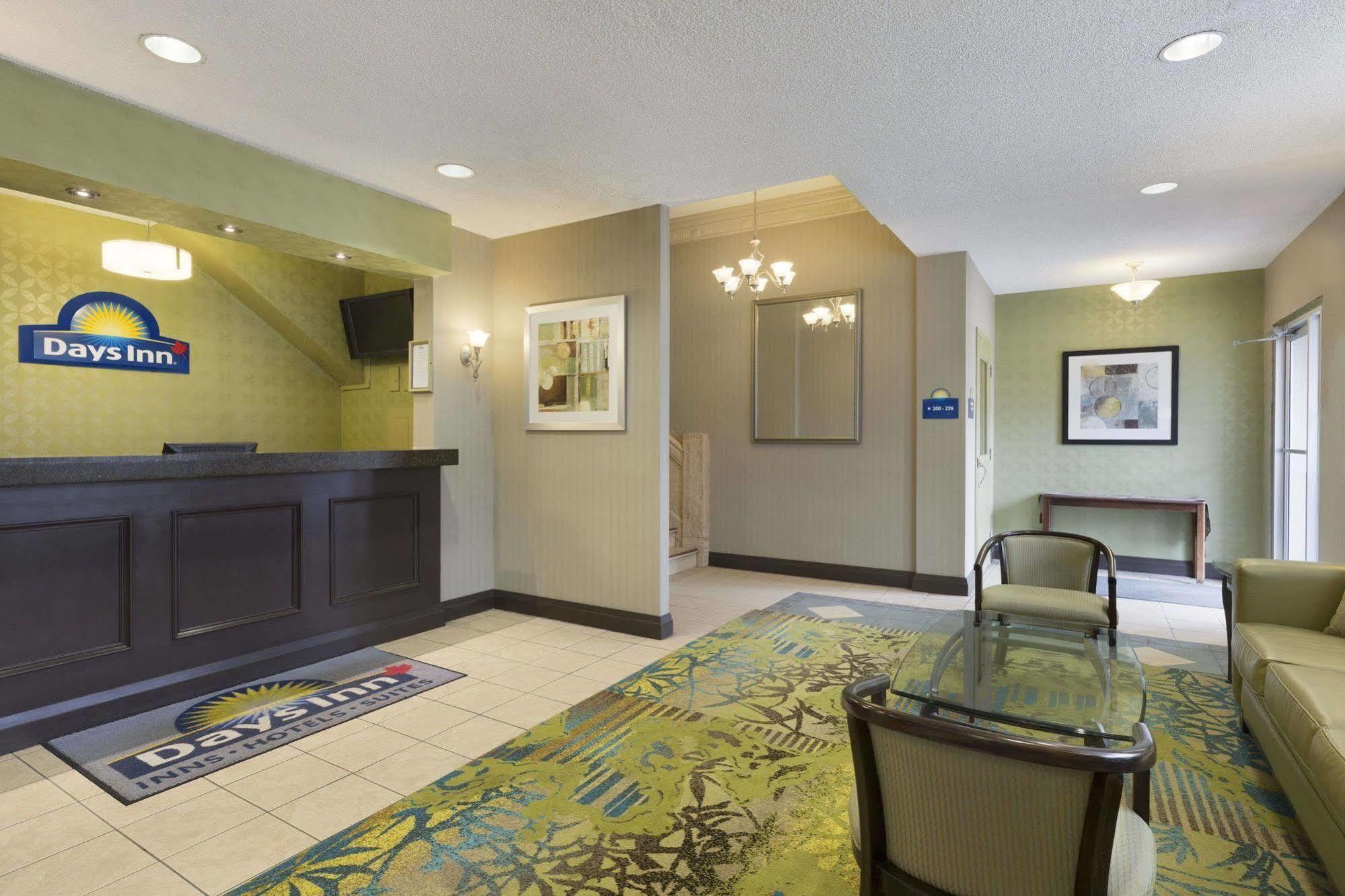 Days Inn By Wyndham Toronto East Beaches Exterior foto